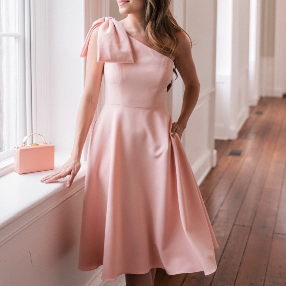 Gal meets Glam Yvonne Bow Dress
